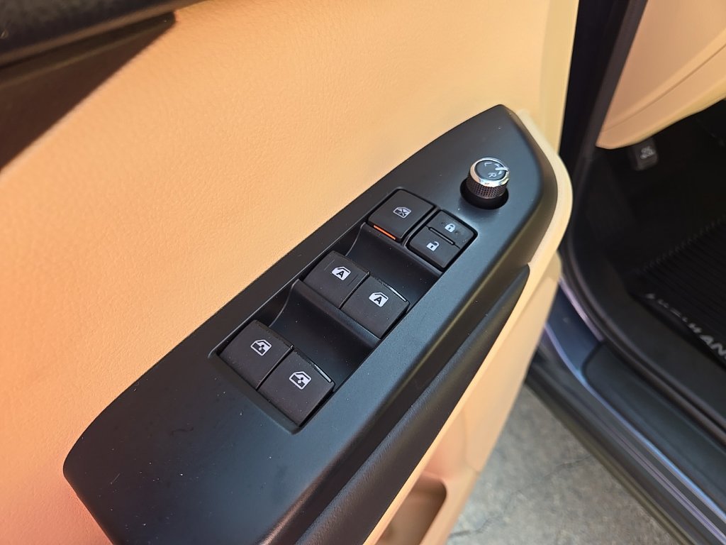 Used 2019 Toyota Highlander XLE FWD image 30