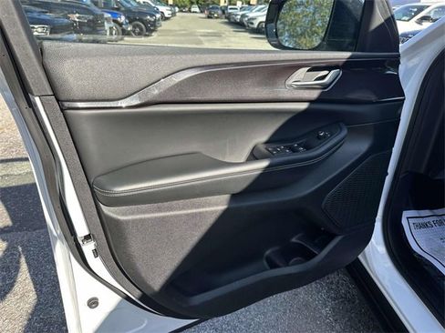 Certified 2023 Jeep Grand Cherokee Altitude image 12