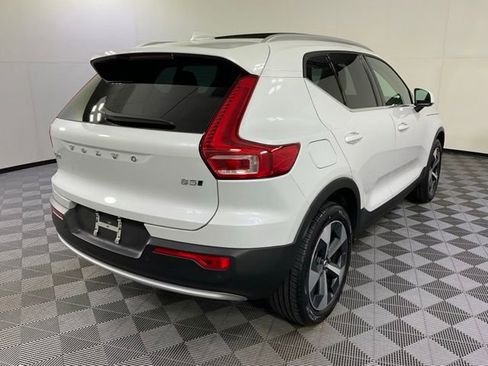 Certified 2024 Volvo XC40 B5 Plus w/ Climate Package image 7