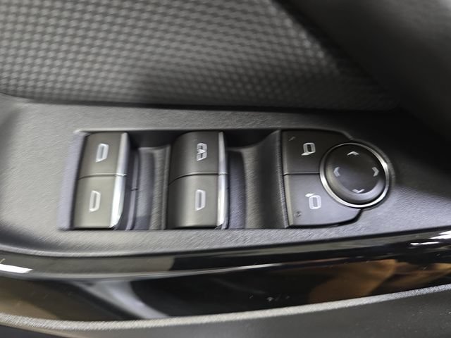 New 2026 Chevrolet Equinox RS w/ Convenience Package III FWD image 31