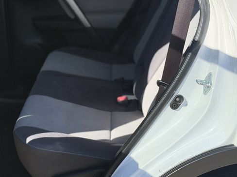 Used 2015 Toyota RAV4 XLE FWD image 21