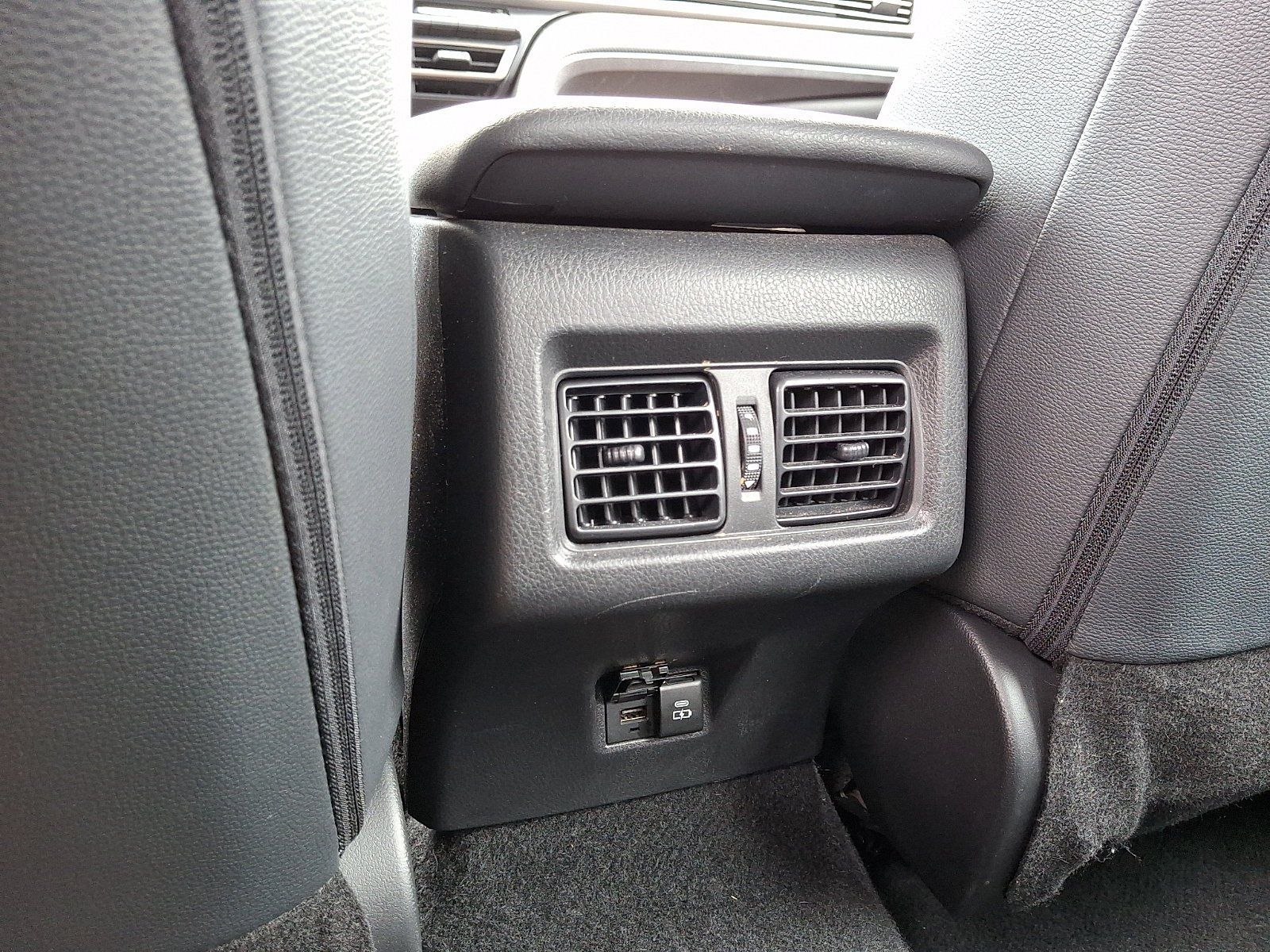 Used 2025 Toyota Camry SE FWD image 12