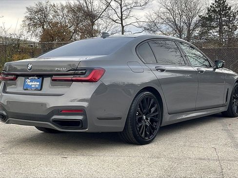 Used 2022 BMW 750i xDrive w/ Executive Package image 13