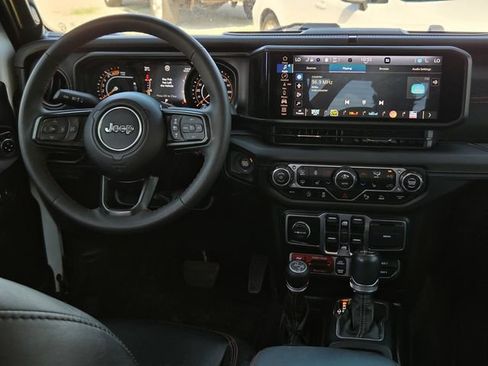 Used 2024 Jeep Wrangler Unlimited Rubicon AWD/4WD image 13