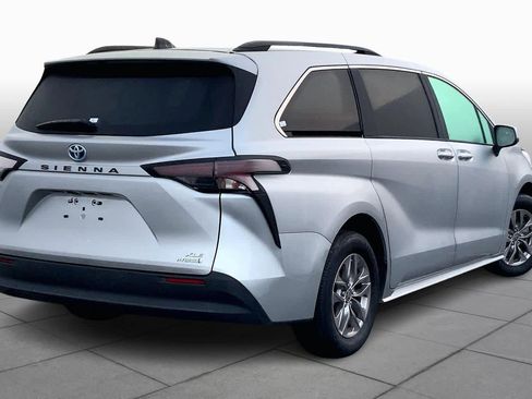 Used 2023 Toyota Sienna XLE image 13