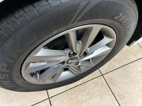 Used 2020 Kia Optima LX image 13