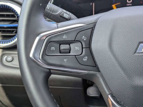 Used 2025 Chevrolet Trax LT w/ LT Convenience Package FWD image 24