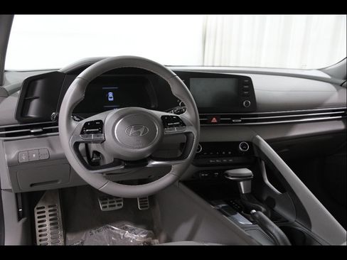 Certified 2025 Hyundai Elantra Sport FWD image 6