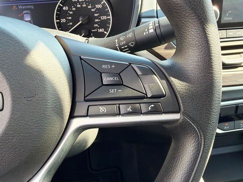 Used 2025 Nissan Altima 2.5 SV FWD image 35