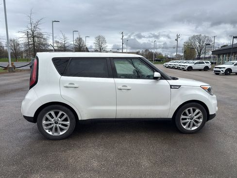 Used 2018 Kia Soul + image 6