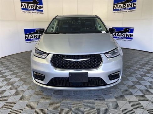 Used 2024 Chrysler Pacifica Limited image 12