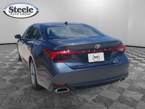 Used 2022 Toyota Avalon XLE FWD image 2