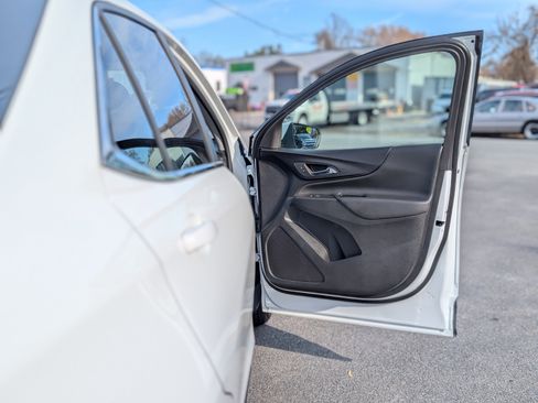 Used 2024 Chevrolet Equinox LT w/ LPO, Floor Liner Package image 41