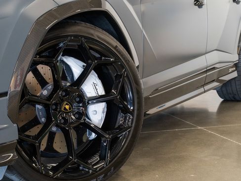 Used 2023 Lamborghini Urus Performante AWD/4WD image 30