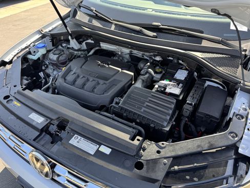 Used 2018 Volkswagen Tiguan SEL image 40