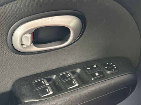 Used 2019 Kia Soul w/ Convenience Package image 17