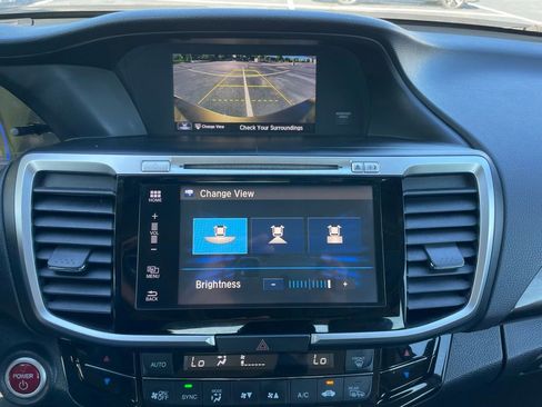 Used 2017 Honda Accord Touring image 17
