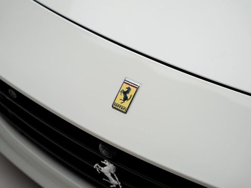 Used 2015 Ferrari California T RWD image 14