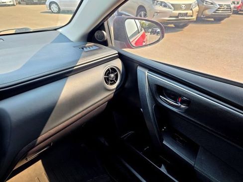 Used 2017 Toyota Corolla LE w/ Carpet Mat Package (TMS) FWD image 33