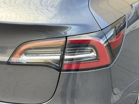 Used 2018 Tesla Model 3 Long Range image 34