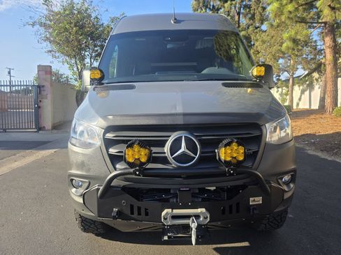 Used 2021 Mercedes-Benz Sprinter 2500 image 4