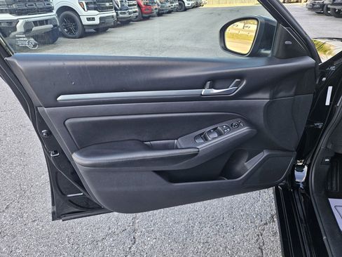 Used 2022 Nissan Altima 2.5 SV image 14