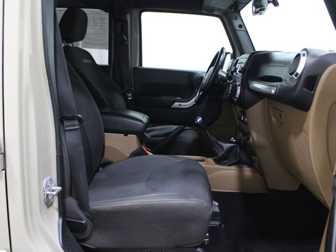 Used 2018 Jeep Wrangler Unlimited Sahara image 18