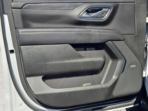 Used 2023 GMC Yukon SLT w/ SLT Premium Package image 24