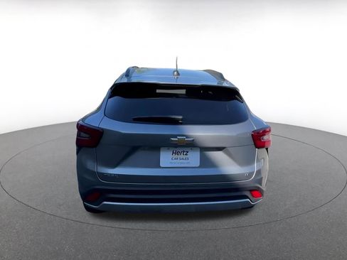 Used 2025 Chevrolet Trax LT image 11