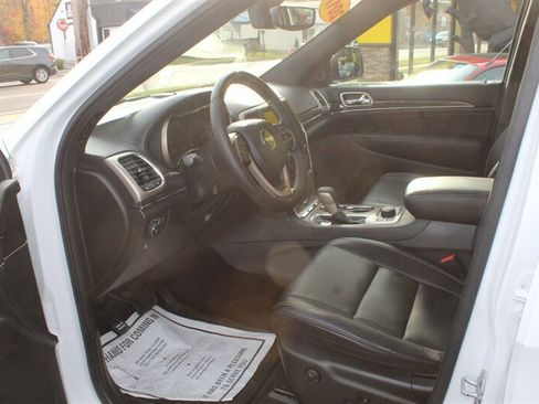 Used 2017 Jeep Grand Cherokee Overland AWD/4WD image 12