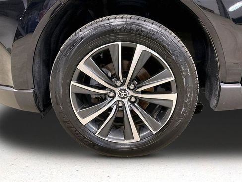 Used 2023 Toyota Venza LE AWD/4WD image 33