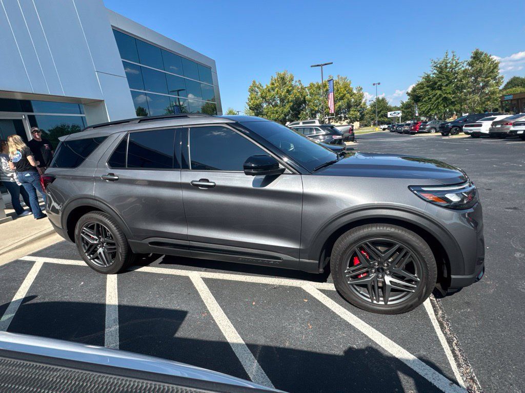 Used 2025 Ford Explorer ST w/ Sun And Sound Package AWD/4WD image 3