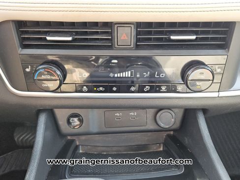 Used 2024 Nissan Rogue SV w/ SV Premium Package FWD image 10