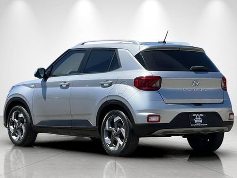 Used 2024 Hyundai Venue SEL FWD image 6