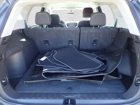 Used 2022 GMC Terrain SLE image 9