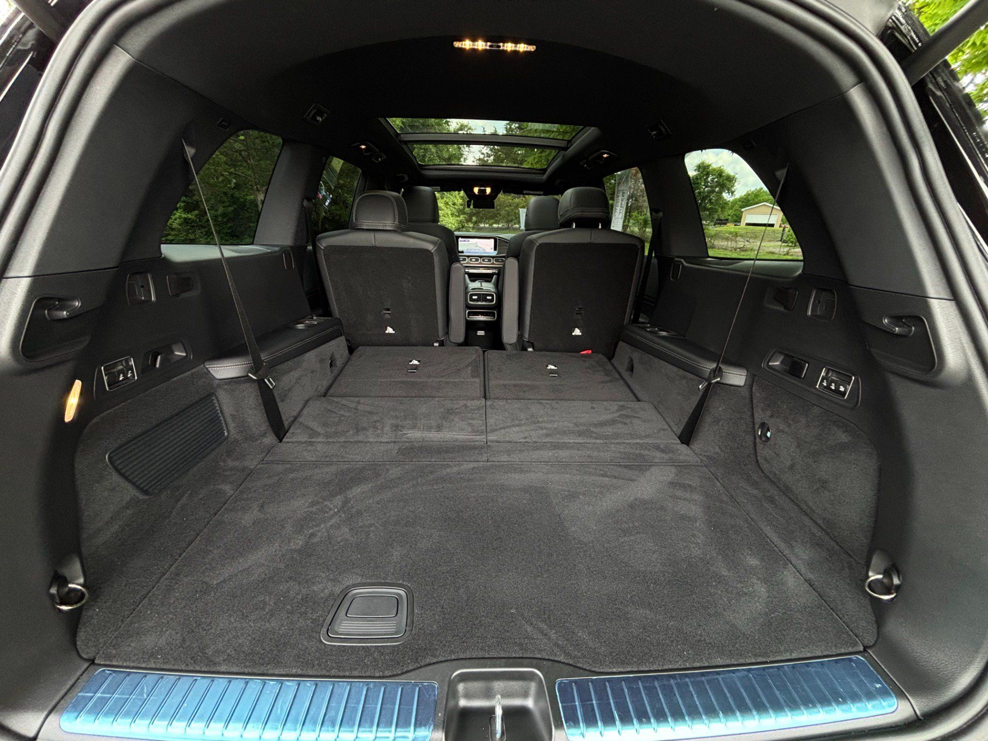 Used 2025 Mercedes-Benz GLS 450 4MATIC w/ AMG Line Exterior image 28