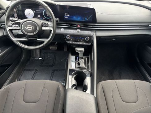 Used 2025 Hyundai Elantra SEL image 29