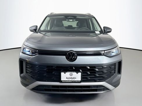 New 2026 Volkswagen Tiguan SE image 2