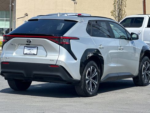 Used 2024 Toyota bZ4X XLE w/ Weather Package image 4