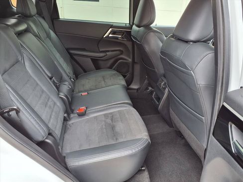 Used 2022 Mitsubishi Outlander SE FWD image 12