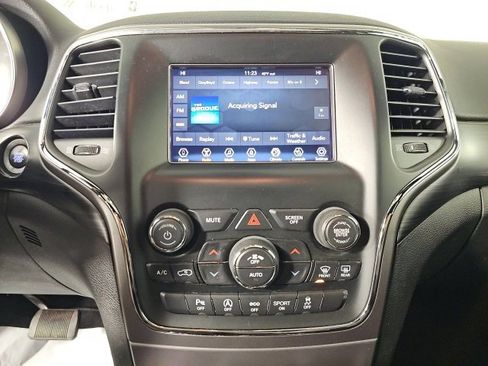 Certified 2020 Jeep Grand Cherokee Laredo image 19