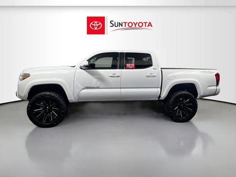 Used 2023 Toyota Tacoma SR5 w/ Technology Package image 7