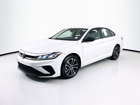 Used 2025 Volkswagen Jetta Sport image 3