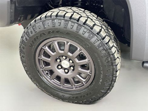 Used 2022 Chevrolet Colorado ZR2 w/ Colorado ZR2 Bison Edition AWD/4WD image 31