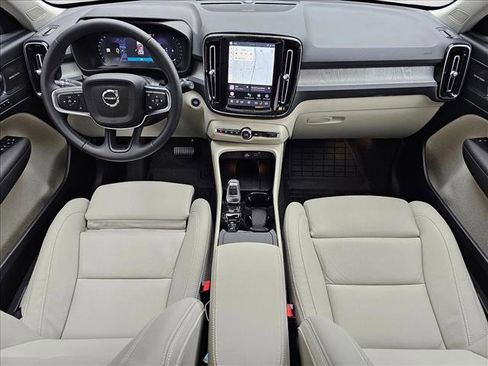 Used 2026 Volvo XC40 B5 Ultra w/ Climate Package image 13