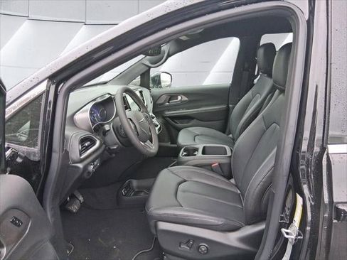 New 2026 Chrysler Pacifica Select image 26