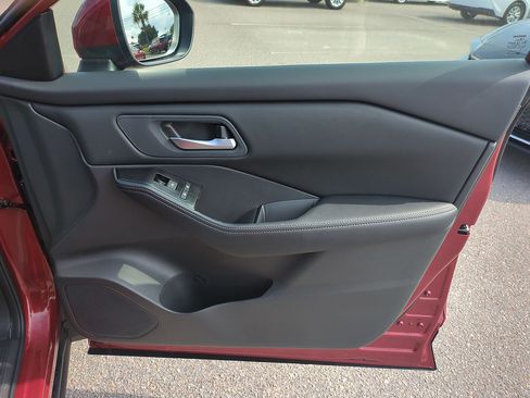 Used 2026 Nissan Rogue SV FWD image 32