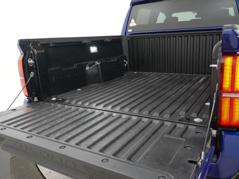 Used 2024 Toyota Tacoma TRD Off-Road image 17