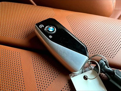 Certified 2025 BMW 760i xDrive w/ Executive Package image 15