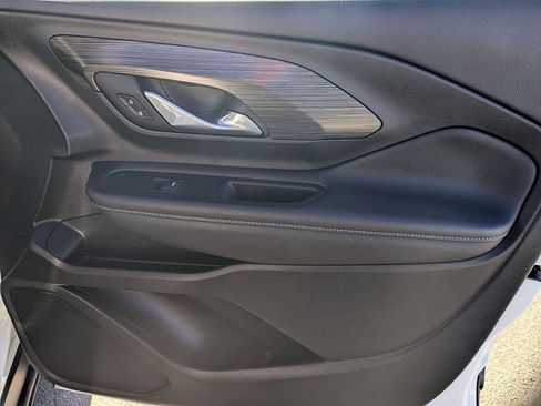 Used 2024 GMC Terrain SLE image 32